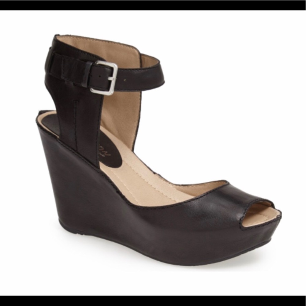 Kenneth Cole Reaction “Sole My Heart” wedge.
